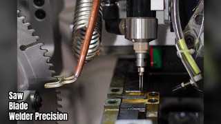 Macchina per il trattamento termico a induzione del saldatore a lama per sega